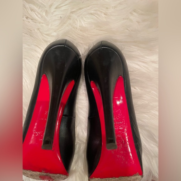Christian Louboutin simple peep toe pump. Black kid leather. Size 37.5. - Picture 3 of 9